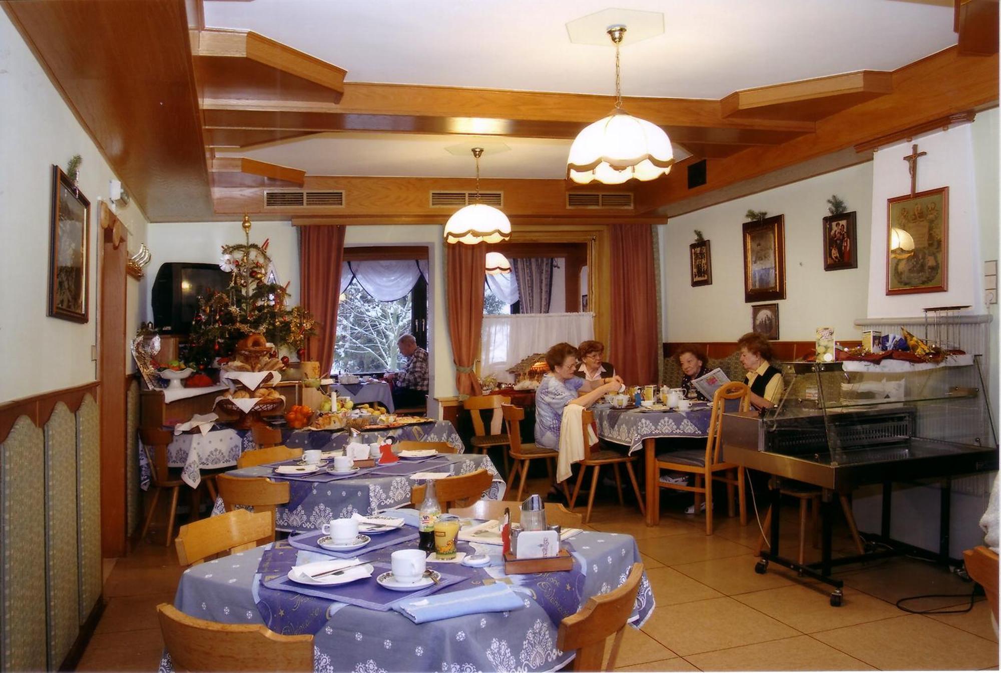 Gasthof Pension St. Wolfgang Kirchberg am Wechsel Exterior foto